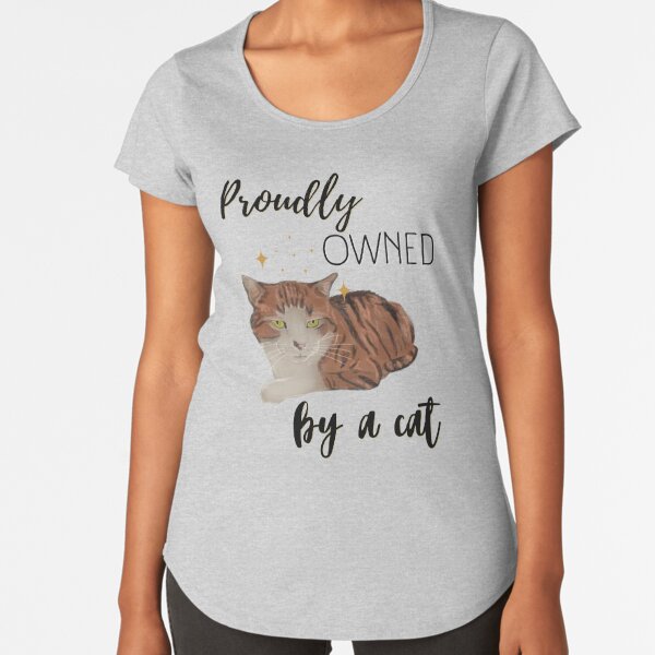 Proudly owned by a cat - glücklicher Katzenbesitzer (rot getigerte Katze) Premium Rundhals-Shirt