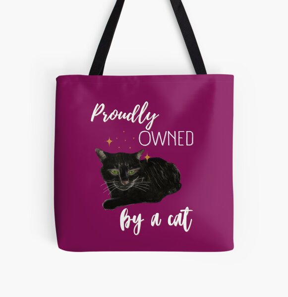 Proudly owned by a black cat - schwarze Katze mit grünen Augen Allover-Print Tote Bag