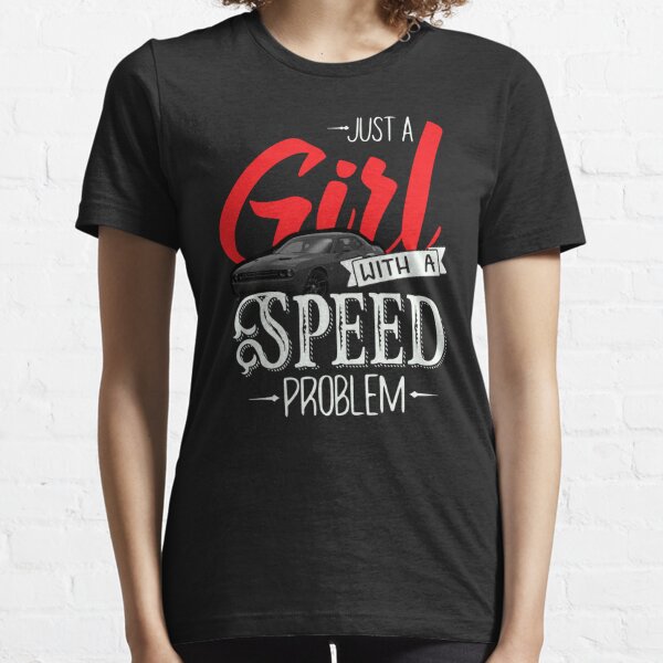 Nur ein Mädchen mit einem Geschwindigkeitsproblem Dodge Challenger Essential T-Shirt