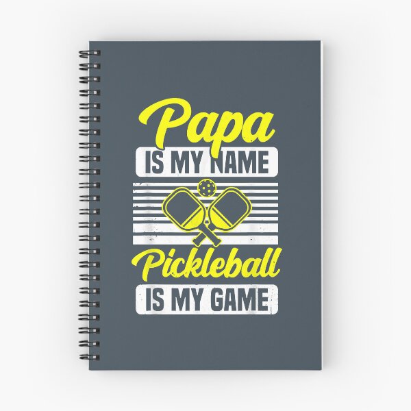 Artikelvorschau, Papa ist mein Name Pickleball ist mein Spiel Pickle Ball entworfen und verkauft von MubangKitama.