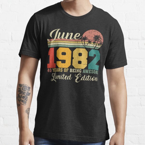 June 1982 40 Years Of Being Awesome Limited Edition Since Old Vintage Gifts Tees Essential T-Shirt