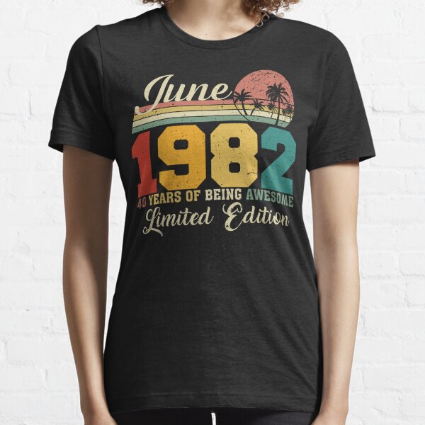 June 1982 40 Years Of Being Awesome Limited Edition Since Old Vintage Gifts Tees Essential T-Shirt