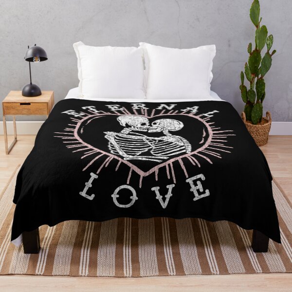 Aperçu de l'œuvre Amour éternel, cœur et crânes, petit ami punk gothique, cadeau de petite amie créée et vendue par Proverbial Wisdom Design.