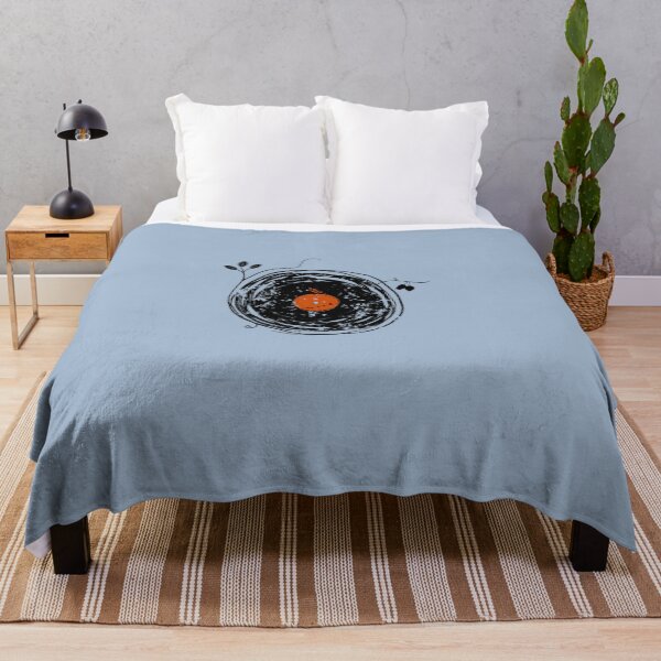 Aperçu de l'œuvre Enchanting Vinyl Records Vintage T-shirt essentiel créée et vendue par BradBezonis.