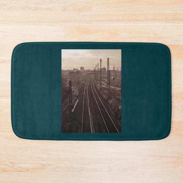 Item preview, Eisenbahn zur nebligen Metropole Premium Rundhals-Shirt designed and sold by WallArtyz.