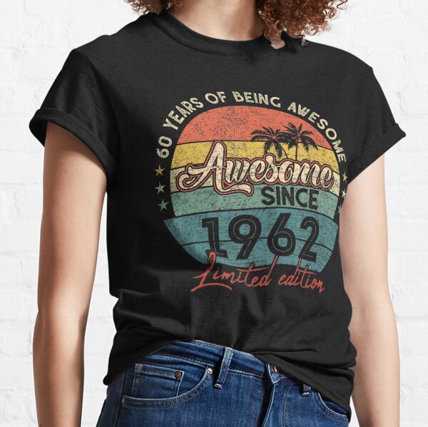 Dad Made In 1961 60 Years Of Being Awesome Vintage 1961 T-Shirt 60th Birthday Gift Idea for Men Mom Women 80s Retro Style Tshirt