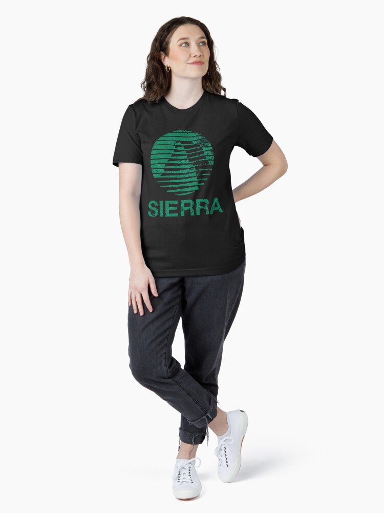 Imagen 4 de 7, Camiseta esencial con la obra Camiseta clásica Sierra desteñida, diseñada y vendida por NitikiaScott1.