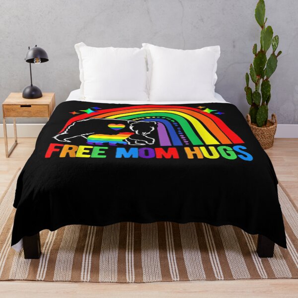 Artikelvorschau, LGBT-freies Mom Hugs Bear Mama Bear Ally Rainbow Flag T-Shirt entworfen und verkauft von abigailbullock.
