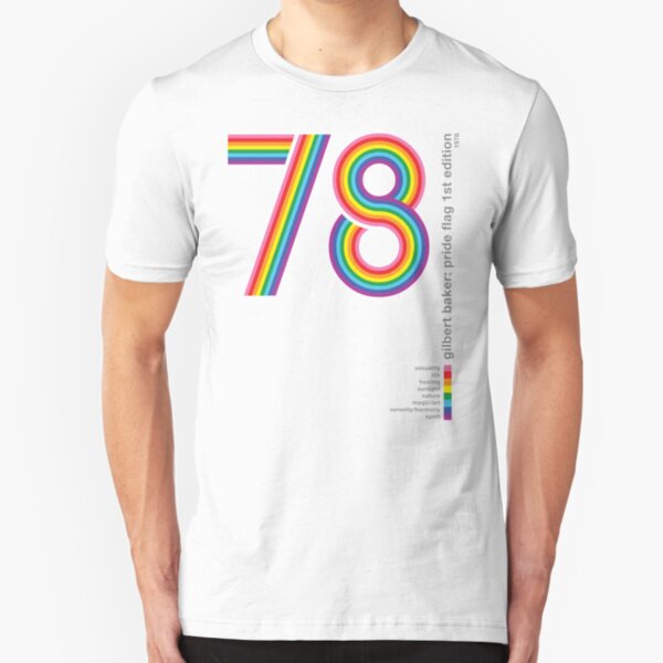 Der Künstler, der die 'Pride Flag' entworfen hat, war am 30. März 2017 gestorben Slim Fit T-Shirt