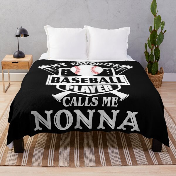 Artikelvorschau, Damen Mein Lieblings-Baseballspieler nennt mich Nonna Outfit Baseball T-Shirt entworfen und verkauft von maverickbott.