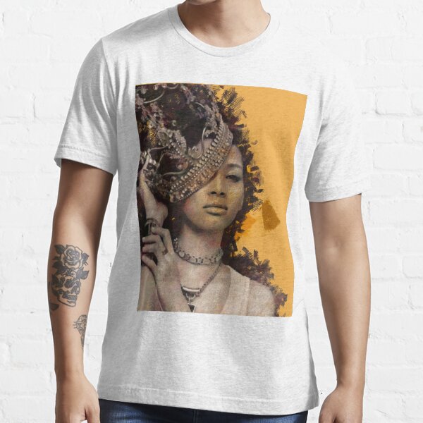 She Wears the Crown Essential T-Shirt