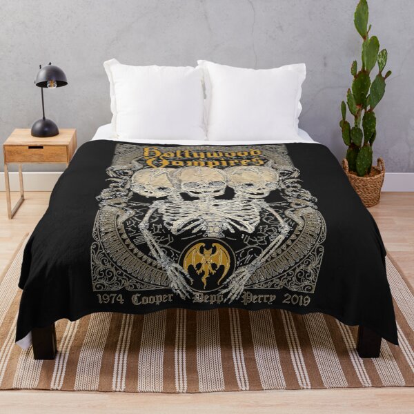 Artikelvorschau, Hollywood-Vampire - 3 Skelette! Klassisches T-Shirt entworfen und verkauft von JameSeewald.