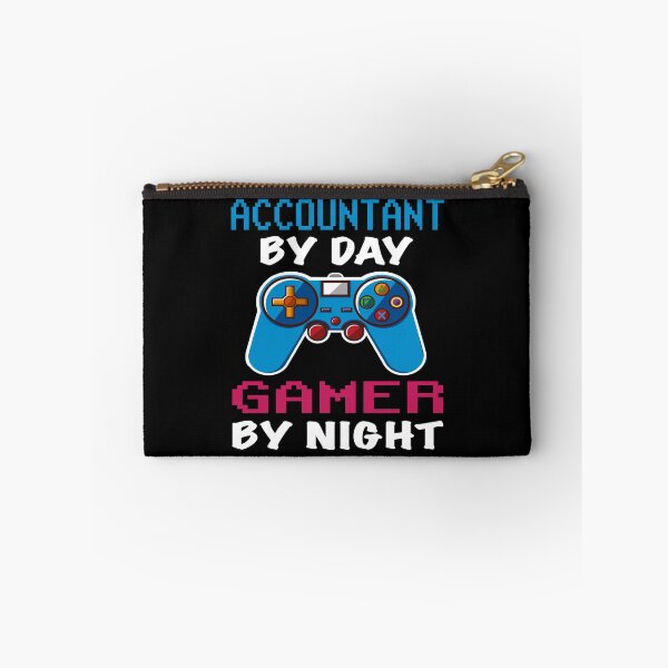 Aperçu de l'œuvre Comptable par jour Gamer par chemise de nuit, cadeau d'anniversaire drôle de comptable Gamer, comptable papa mari petit ami jeux vidéo amoureux cadeau de Noël créée et vendue par xlnv.
