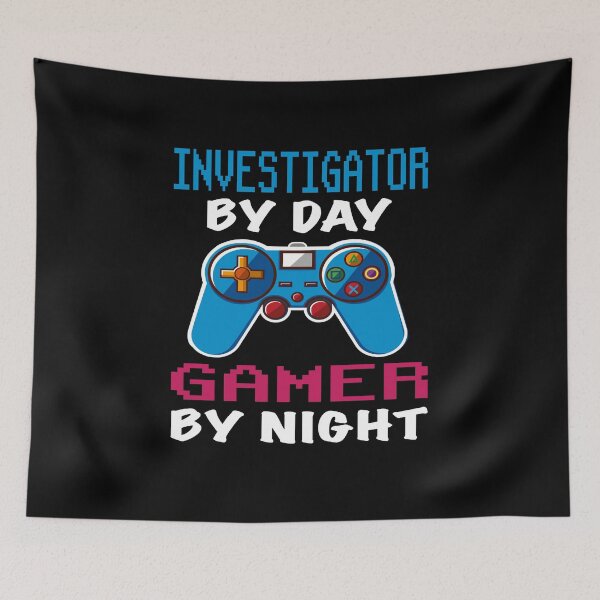 Artikelvorschau, Ermittler bei Tag Gamer bei Nacht Shirt, lustiges Ermittler Gamer Geburtstagsgeschenk, Ermittler Vater Ehemann Freund Videospielliebhaber Weihnachtsgeschenk entworfen und verkauft von xlnv.