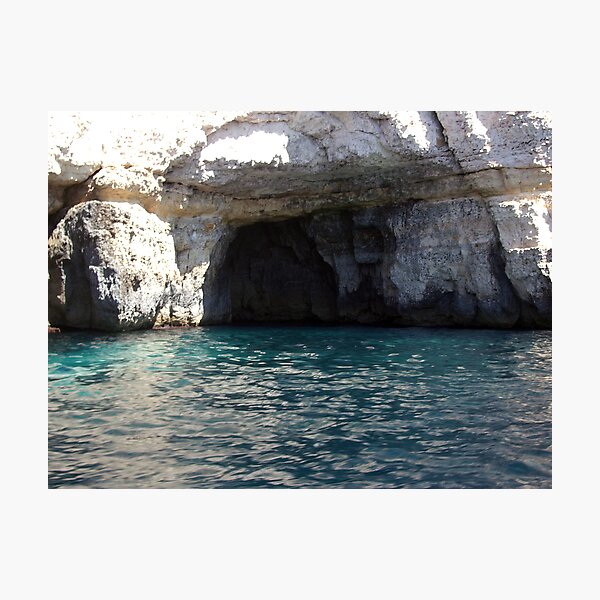 Aperçu de l'œuvre Caves at blue Grotto créée et vendue par Christian Zammit.