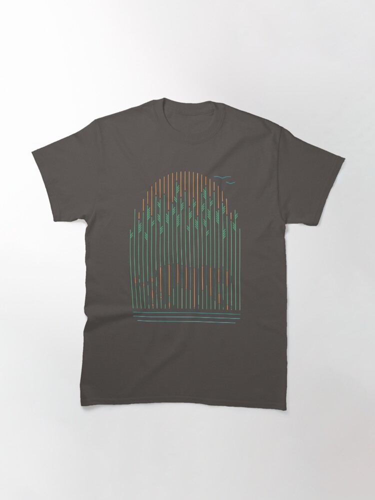 Aperçu 3 sur 7. T-shirt classique avec l'œuvre Tigre dans l'herbe créée et vendue par thepapercrane.