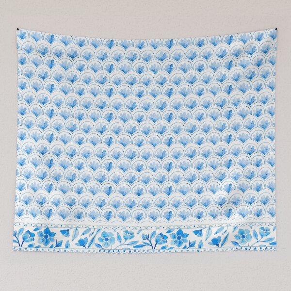 Artikelvorschau, Aquarell blaue und weiße Jakobsmuscheln mit Blumenrand entworfen und verkauft von nilaskiesstudio.
