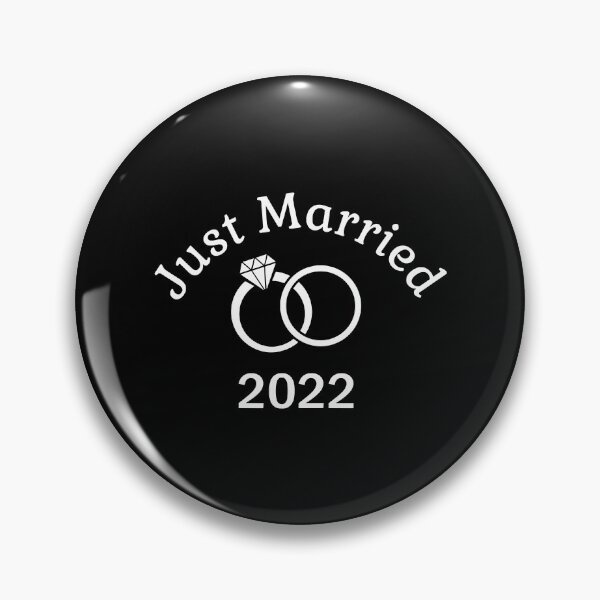 Artikelvorschau, 2022 Ehering Passendes Paar frisch verheiratet entworfen und verkauft von LouisaErique.