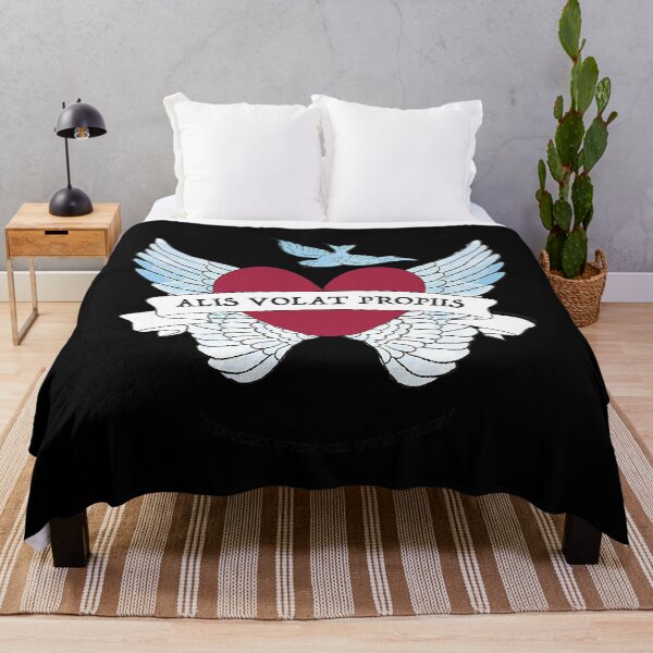 Aperçu de l'œuvre Alis Volat Propriis Tatouage Style Steampunk Cadeau pour femme créée et vendue par LouisaErique.