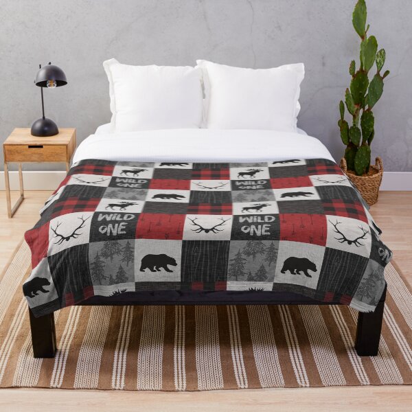 Aperçu de l'œuvre Wild One Woodland Patchwork - Rouge, Noir, Gris créée et vendue par SugarPineDesign.