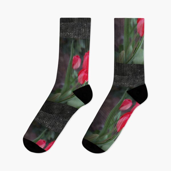 Artikelvorschau, Reizende rote Tulpen mit Distressed Frame Flower Design entworfen und verkauft von EarthArtDesigns.