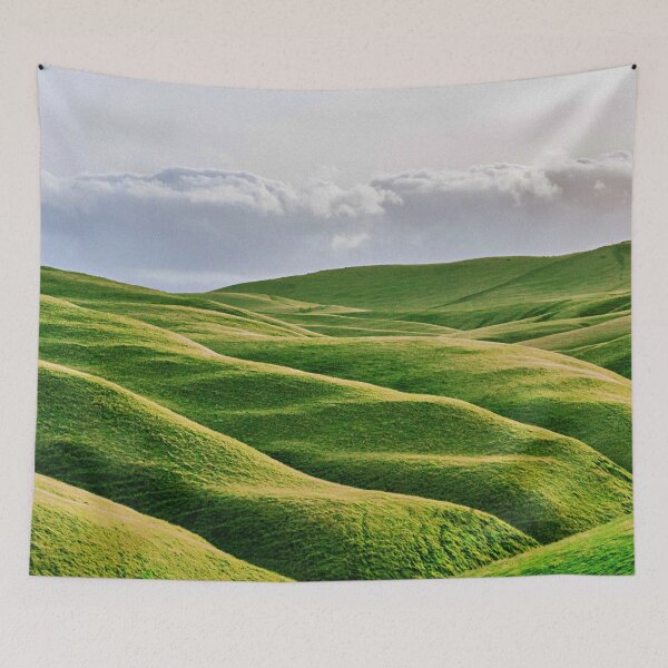 Aperçu de l'œuvre Photographie de Green Rolling Hills - Jour nuageux créée et vendue par Tjokko-chan.