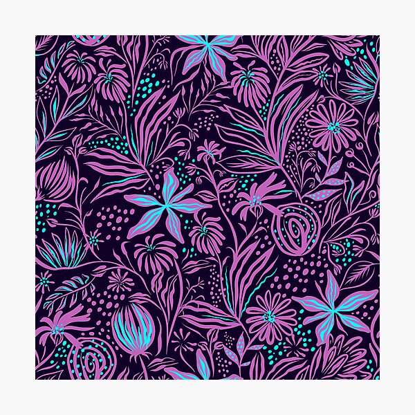 Artikelvorschau, Grafische Arbeit lila Blumen auf schwarzem Hintergrund auf schwarzem Hintergrund, SummerTime entworfen und verkauft von DesignNIO.