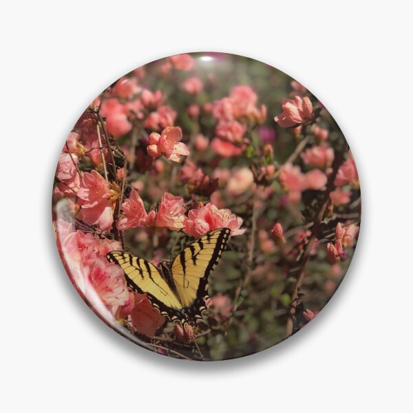 Artikelvorschau, Schmetterling in den Blumen entworfen und verkauft von BySharla.