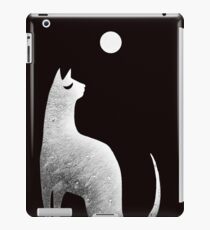 Geist Katze und Mond in Schwarz und Weiß iPad-Hülle & Skin