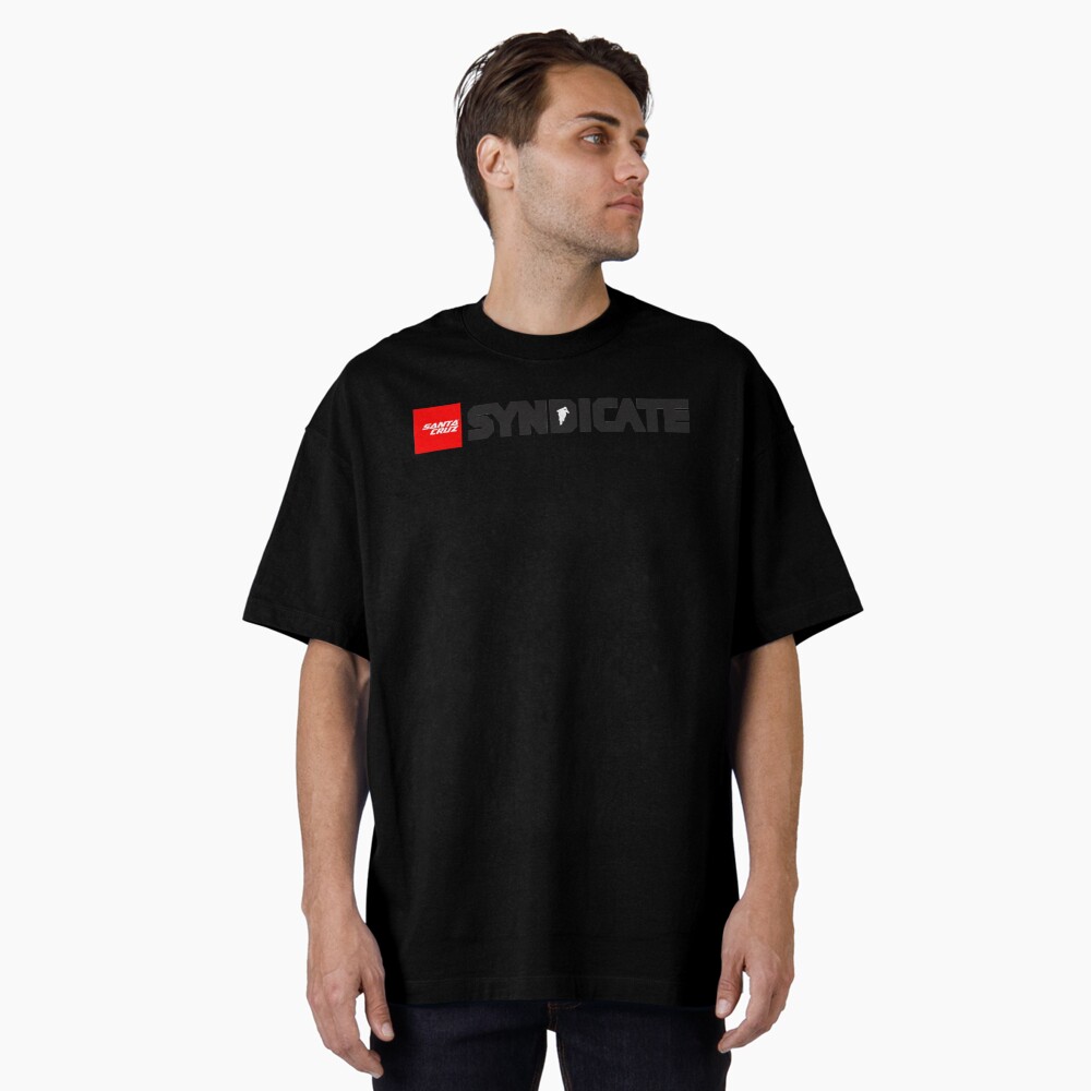 Vista previa del artículo con la obra «Camiseta oversize», diseñado y vendido por CodyWest.