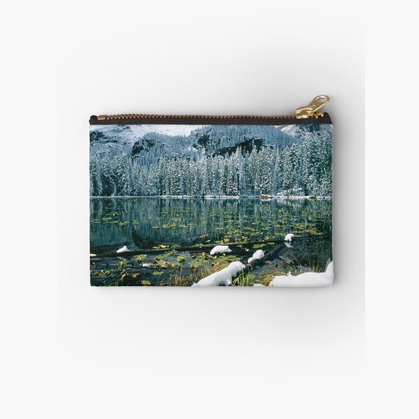 Artikelvorschau, Frühe Schnee am Nymph Lake entworfen und verkauft von Eric Glaser.