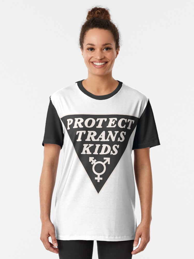 Thumbnail 2 von 5, Grafik T-Shirt, schützen trans Kinder designt und verkauft von craftordiy.