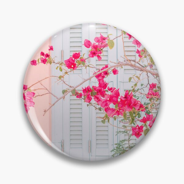 Aperçu de l'œuvre Fleurs roses par fenêtre pastel sur mur créée et vendue par ppolecho.