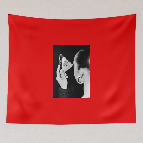 Aperçu de l'œuvre T-shirt Sade dans le miroir créée et vendue par RehmObaidy.
