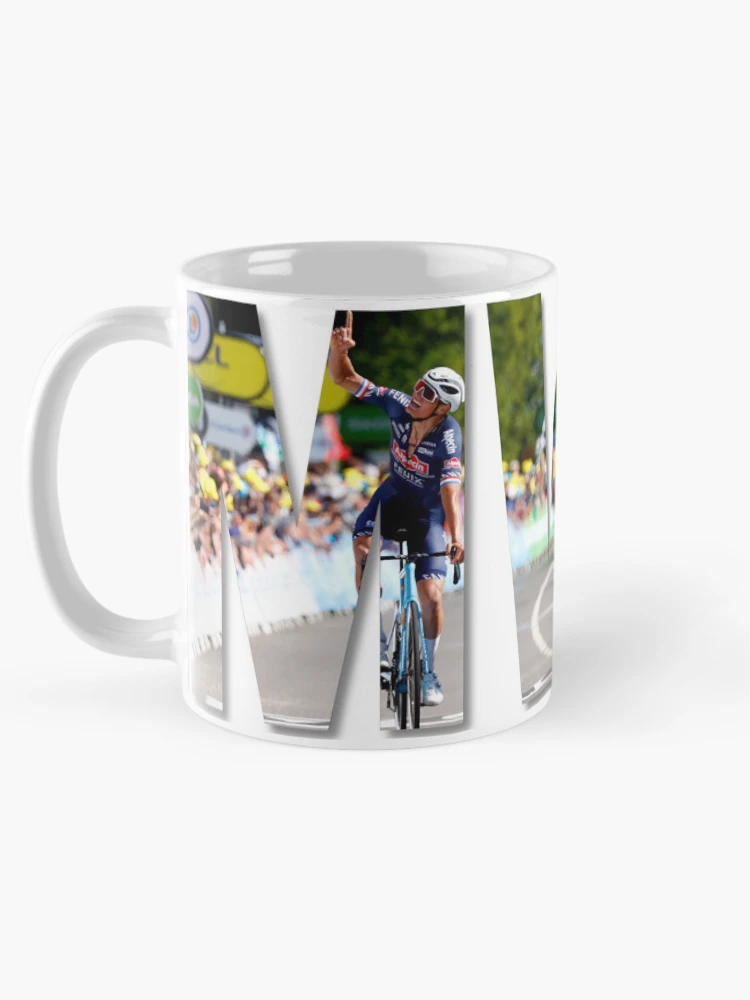 Aperçu 5 sur 6. Mug à café avec l'œuvre Mathieu van der Poel créée et vendue par Rabe-Racing.