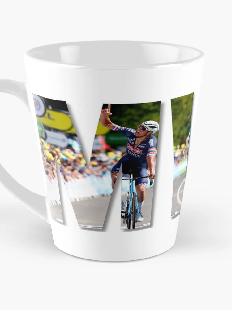 Aperçu 3 sur 4. Mug à café avec l'œuvre Mathieu van der Poel créée et vendue par Rabe-Racing.