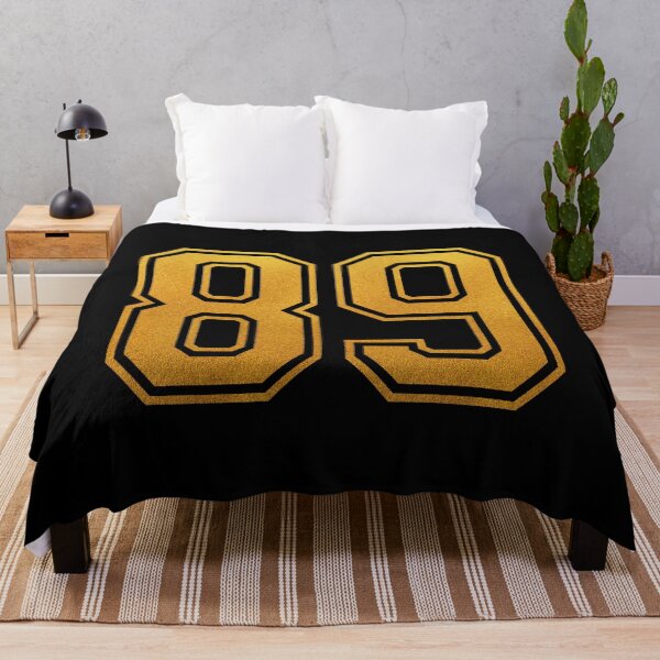 Aperçu de l'œuvre Retro Number 89 - Jersey Shirt créée et vendue par PulpTrends.