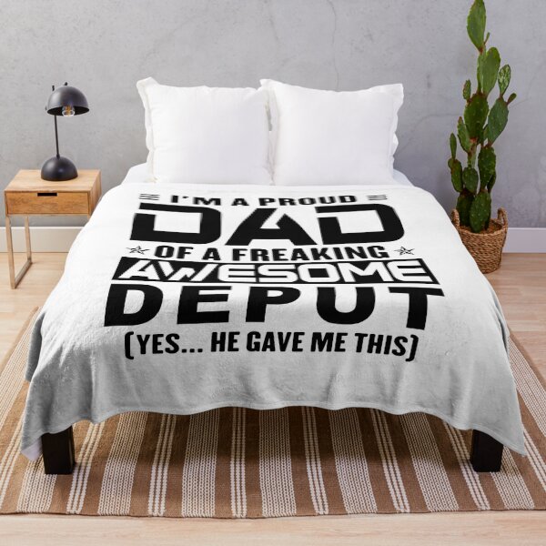 Item preview, Soy un padre orgulloso de un diputado impresionante, camiseta divertida de papá, camiseta de papá de diputado, regalos de papá, regalos de Navidad para papá designed and sold by xlnv.