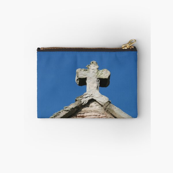 Aperçu de l'œuvre Église paroissiale Sainte-Marie, Holy Island - Croix de toit créée et vendue par Lindisfarne Scriptorium.