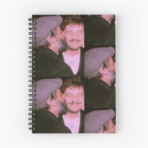 Artikelvorschau, Pedro Pascal Oscar Isaac Wangenkuss entworfen und verkauft von vulturegargoyle.