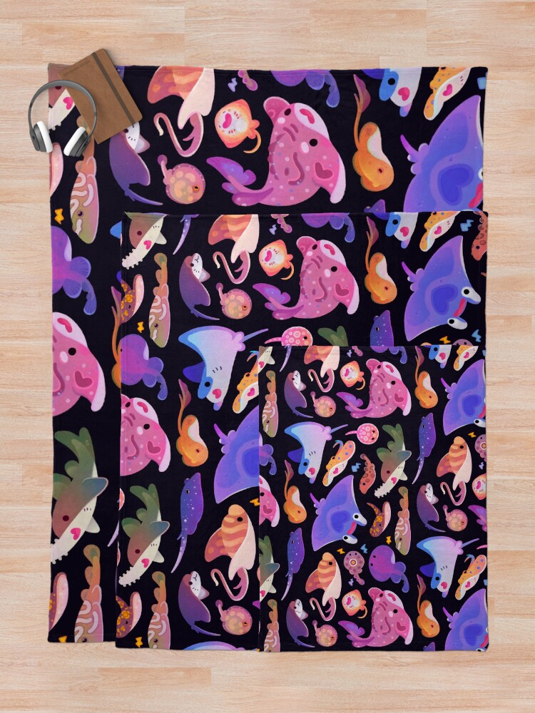 Imagen 5 de 6, Manta con la obra rayo día 2, diseñada y vendida por pikaole.