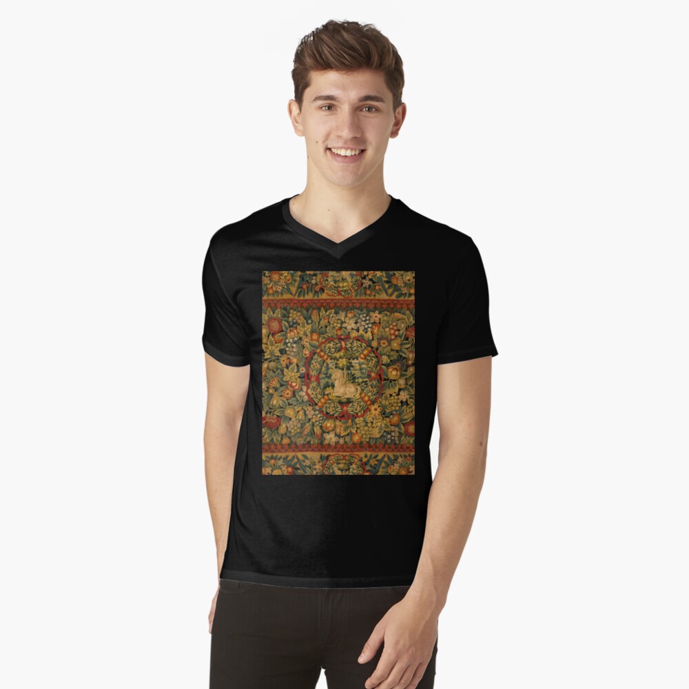 Aperçu de l'œuvre T-shirt col V créée et vendue par epitomegirl.