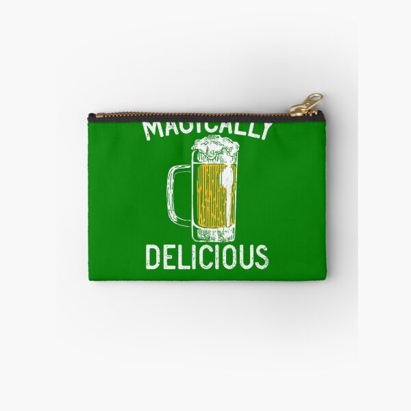 Aperçu de l'œuvre Magically Delicious Beer Drinking St. Patrick's Day Gear créée et vendue par DynamicDesign.