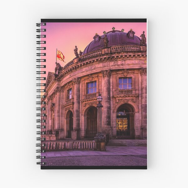 Artikelvorschau, Bode Museum auf lila Himmel entworfen und verkauft von SharonYanai.