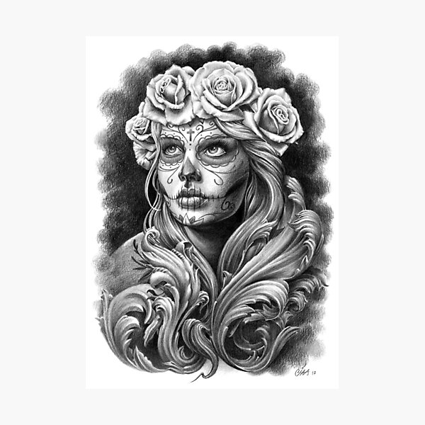 Black and Grey Catrina with a crown of roses. 