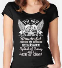 Ich bin nicht nur ein Julymädchen Tailliertes Rundhals-Shirt
