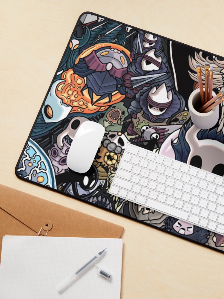 Aperçu 3 sur 5. Tapis de souris avec l'œuvre Hollow Knight créée et vendue par MarryyStores.