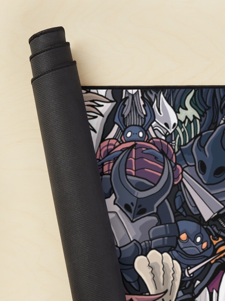 Aperçu 2 sur 5. Tapis de souris avec l'œuvre Hollow Knight créée et vendue par MarryyStores.