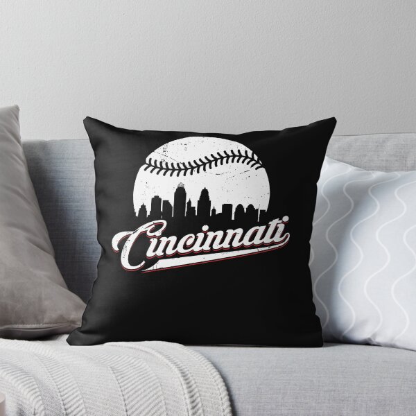 Aperçu de l'œuvre Vintage Cincinnati Skyline City Baseball Sports créée et vendue par Dressed For Duty.