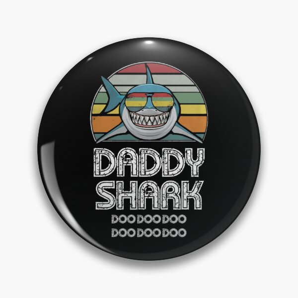 Artikelvorschau, Daddy Shark Retro – für dunklen Druck entworfen und verkauft von Marcelo Yundt.